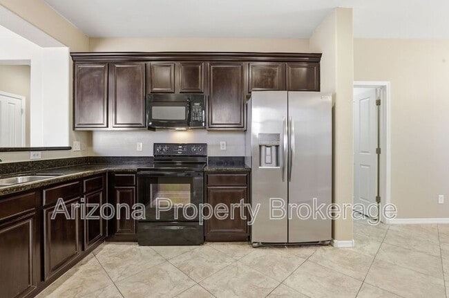 Building Photo - 824 E Jacob St