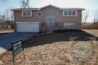 Building Photo - Charming 6 Bed 2 Bath Home Near the Offutt