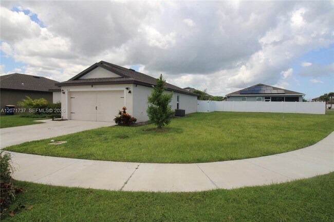 Building Photo - 5424 Fantasy Dr