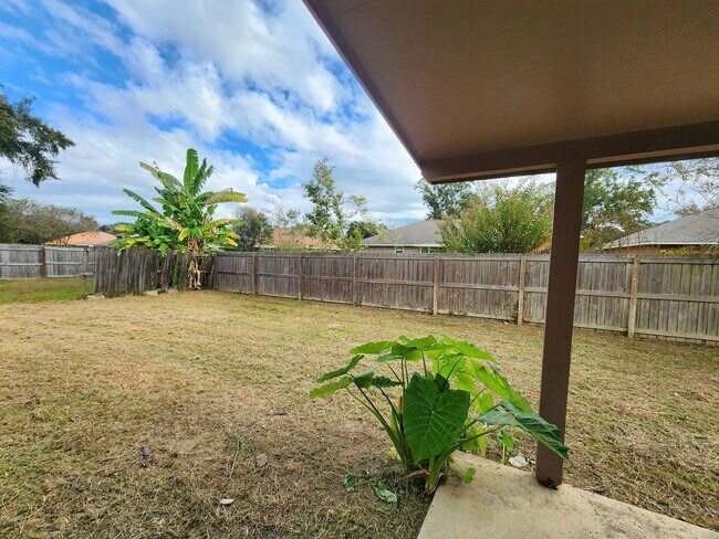 Building Photo - Garage and Fenced Back Yard in Foley!