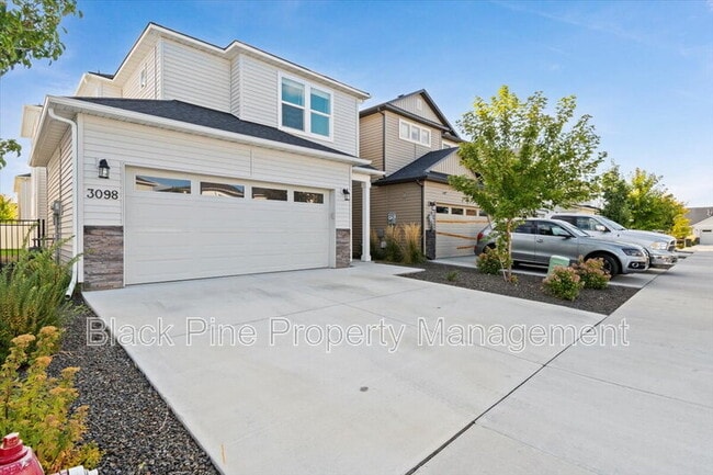 Building Photo - 3098 N Lochness Ave