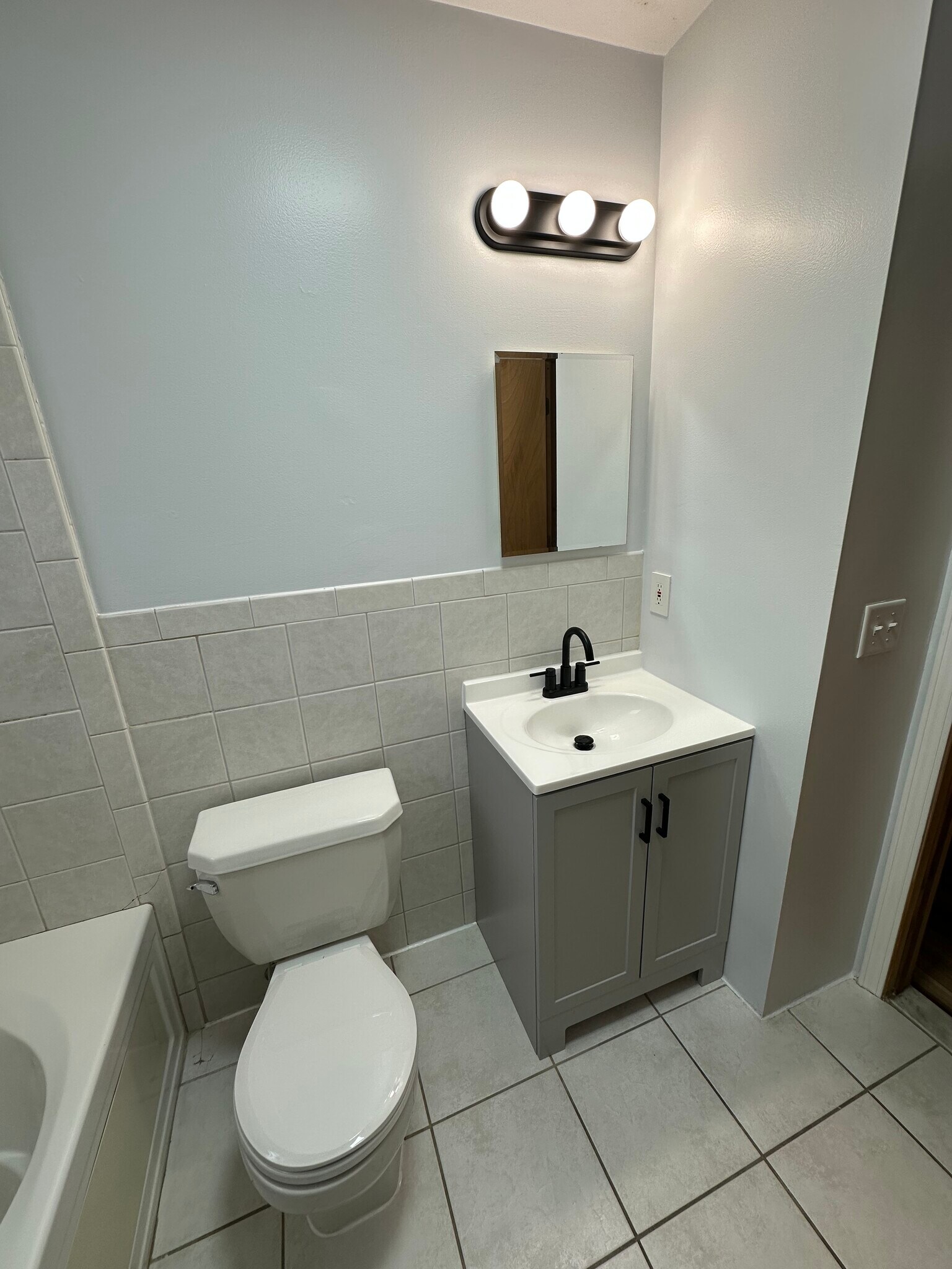 Building Photo - 32105 Knapp Ave