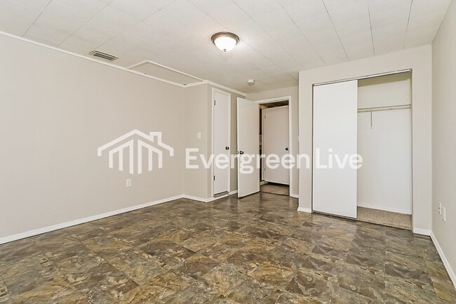 Building Photo - 3430 Peterborough St