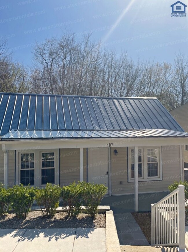 Building Photo - 107 Walker St