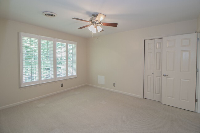 Building Photo - 815 Shady Bluff Trail