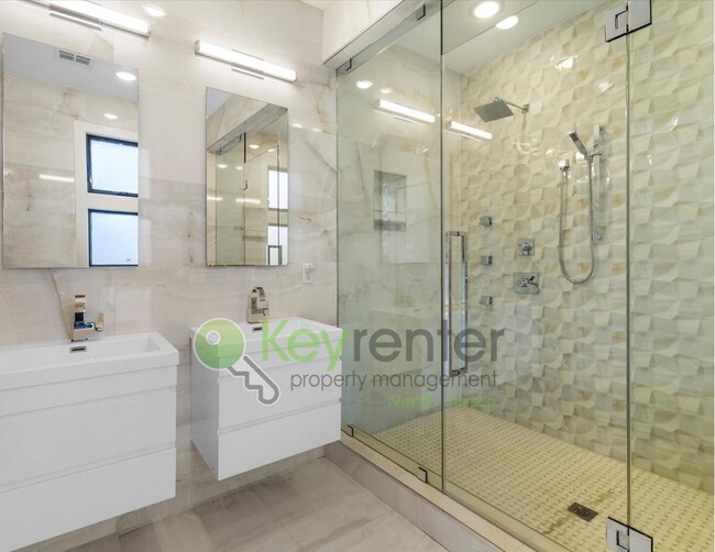 Building Photo - Modern 4-Bedroom, 4-Bath Home – Luxury Liv...