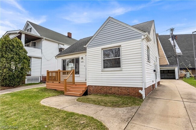 Building Photo - 10518 Langton Ave