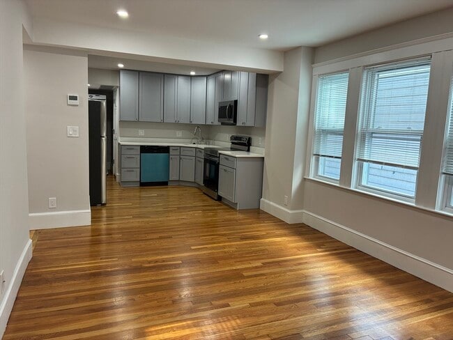 Building Photo - 122 Buttonwood St