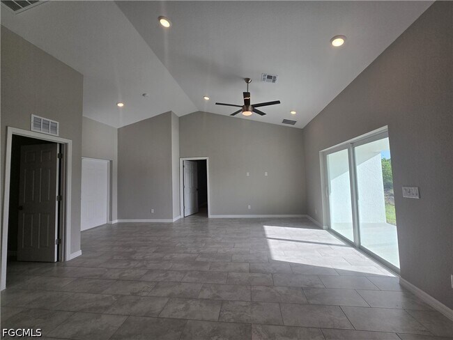 Building Photo - 4309 NE 20th Ct
