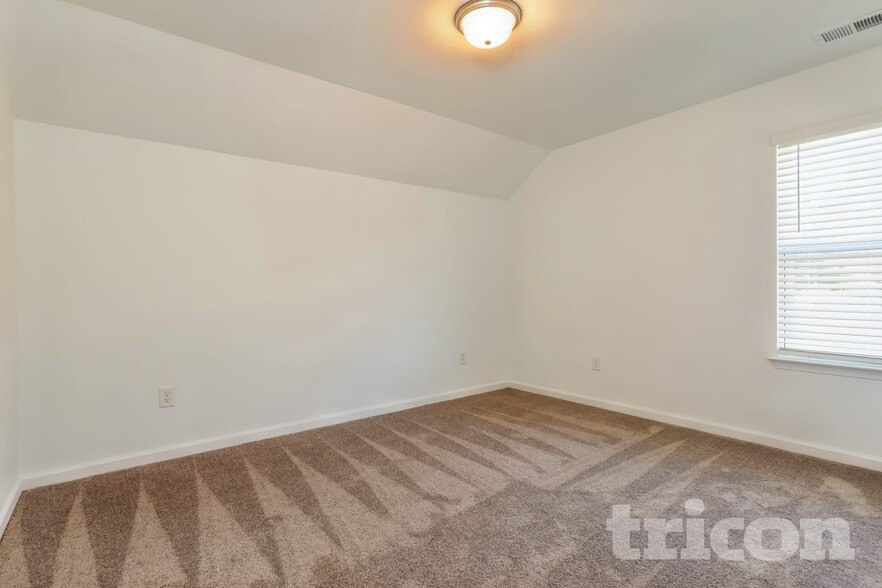 Building Photo - 420 Freeport Wy