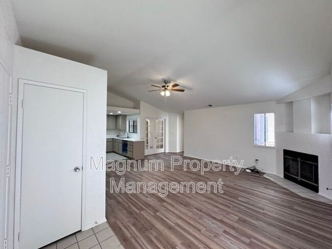 Building Photo - 27806 Hillpointe Dr