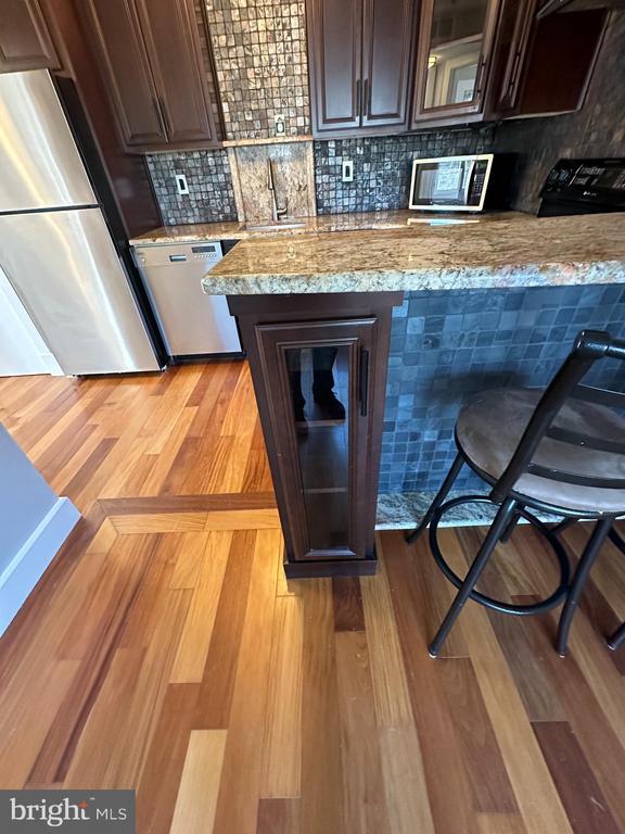 Building Photo - 1800 Dewitt Ave