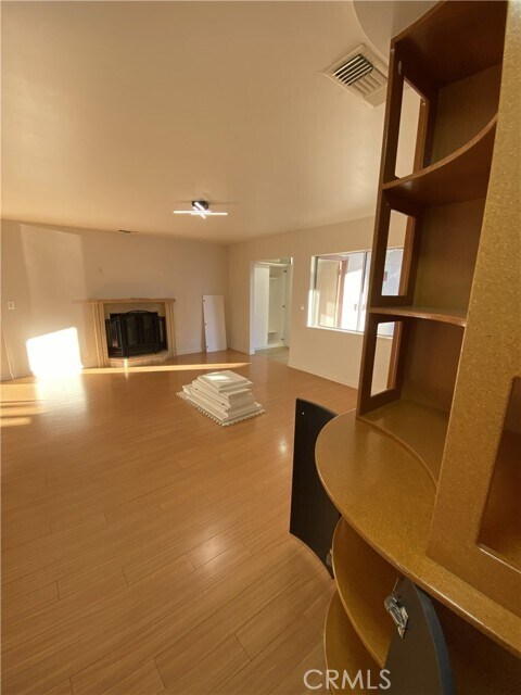 Building Photo - 10535 Samoa Ave