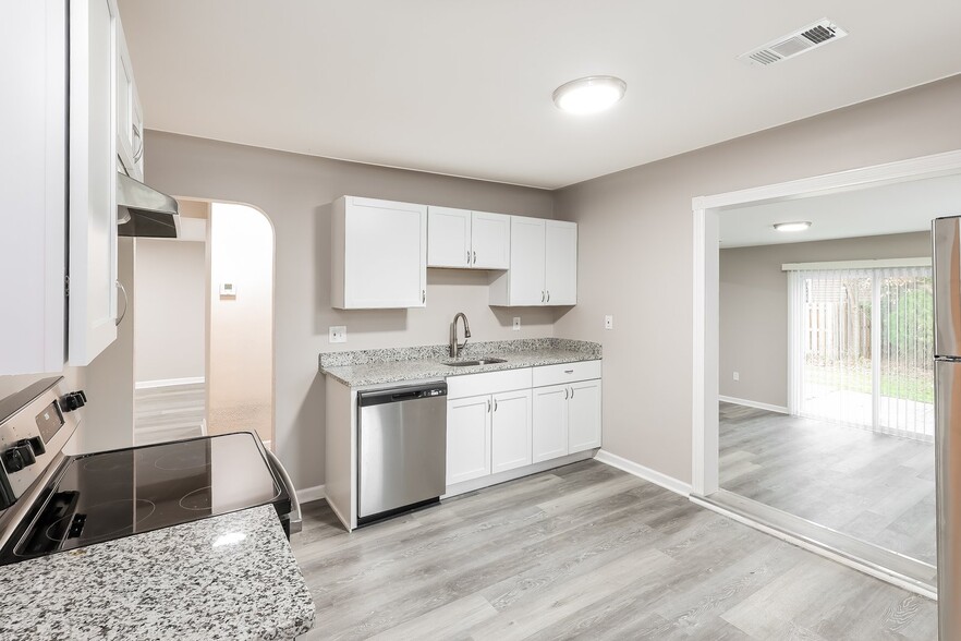 Building Photo - 77 Eastlawn Dr