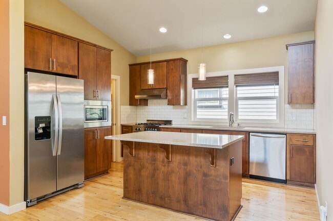 Building Photo - Beautiful 3-bdrm/2.5-bath in Beaumont-Wils...