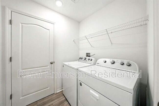 Building Photo - 700 Benoi Dr