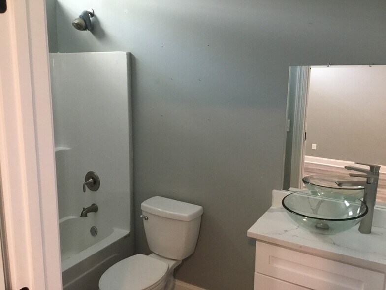 Building Photo - 3880 Tommy Dr