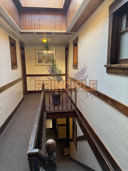 Building Photo - 214 E 3rd St