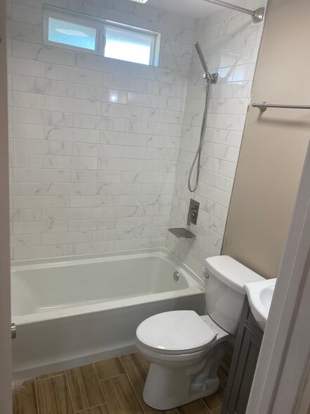 Bath - 32972 Rose Ave