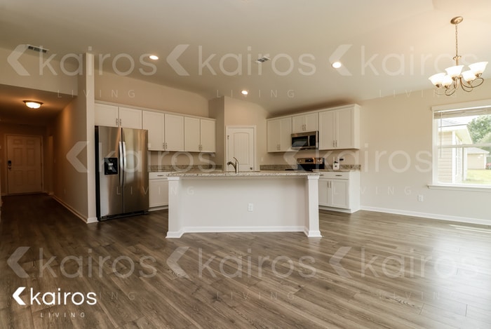 Building Photo - 17 Red Oak Dr.