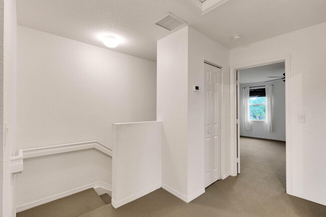 Building Photo - 2988 SE Lexington Lakes Dr