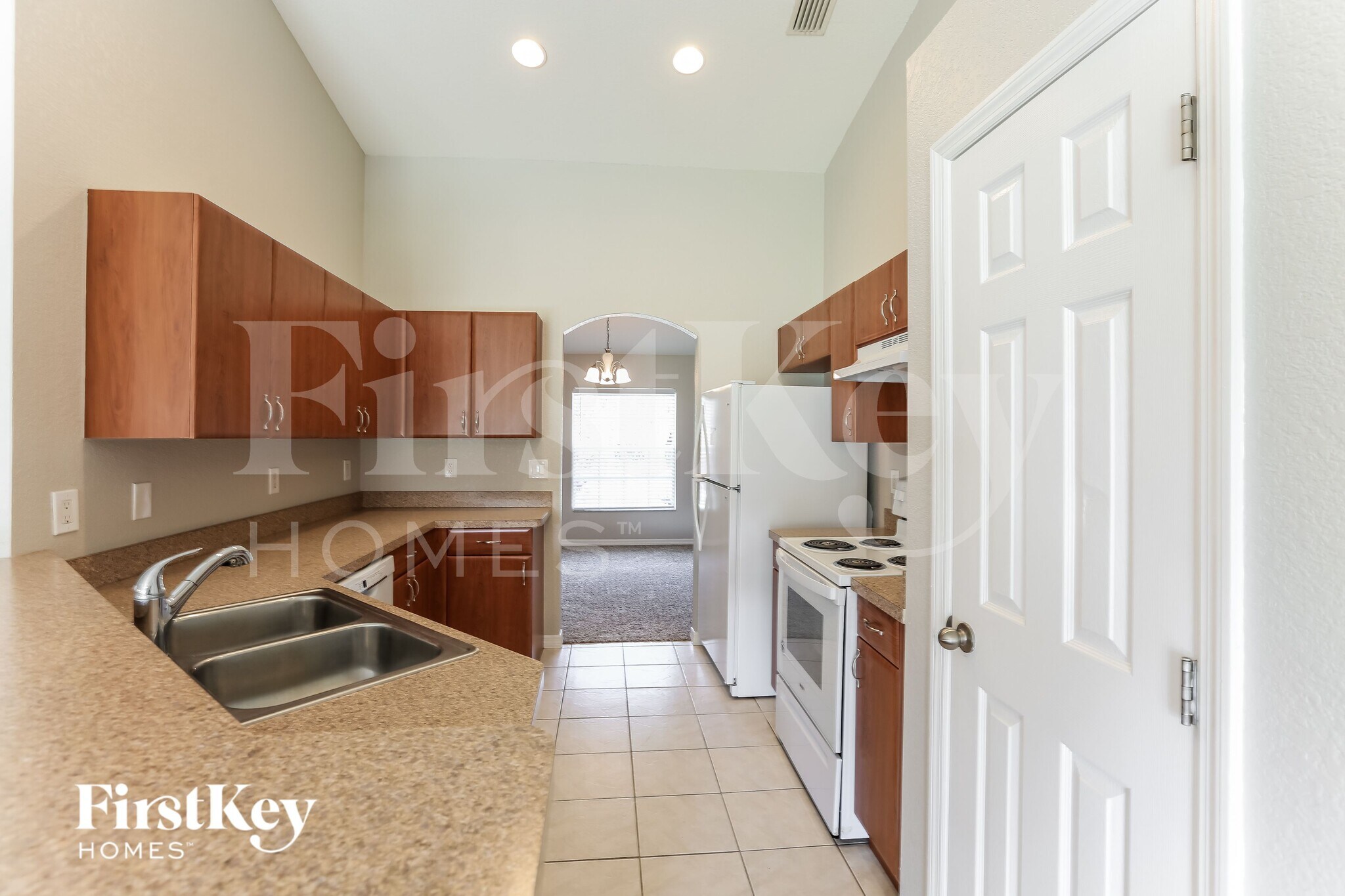 Building Photo - 2637 Lacroix Ave