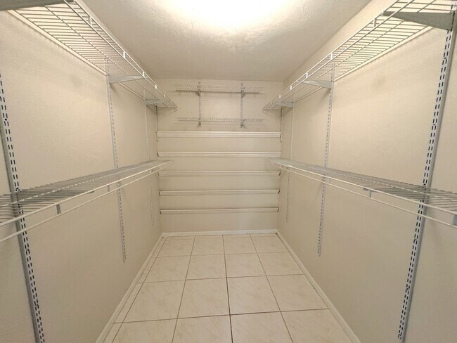 Building Photo - ** NORTH NAPLES ** 3 BED / 2 BATH - FENCED YARD - NO HOA! - PET OK - ANNUAL RENTAL