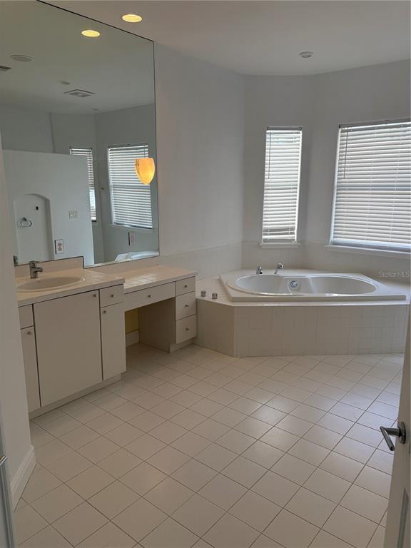 Building Photo - 3265 Hidden Lake Dr