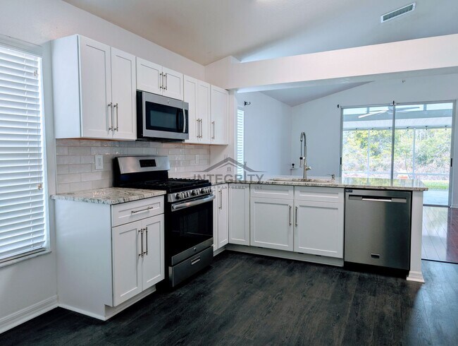 Building Photo - 30549 Tremont Dr