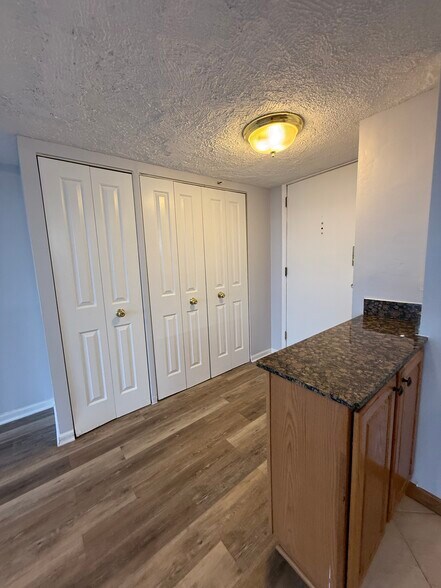 Building Photo - 4230 N Marine Dr