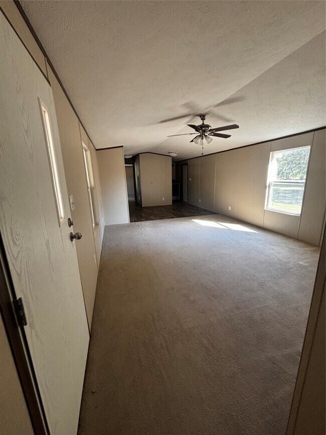 Building Photo - 10 S Walnut Lake Dr