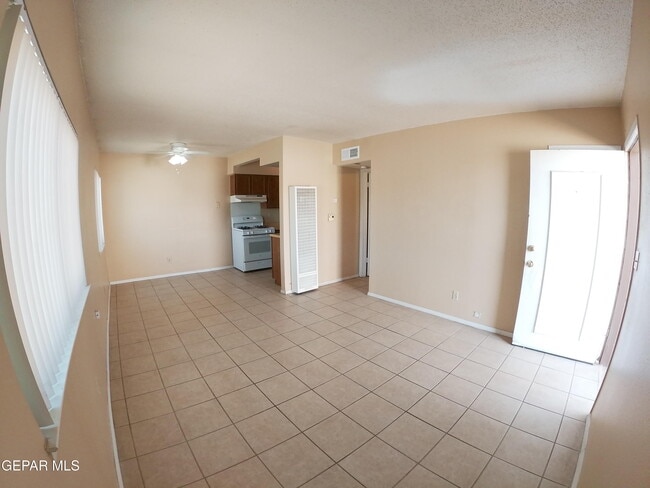 Building Photo - 2403 Red Sails Dr