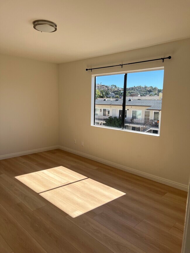 Building Photo - 419 S Verdugo Rd