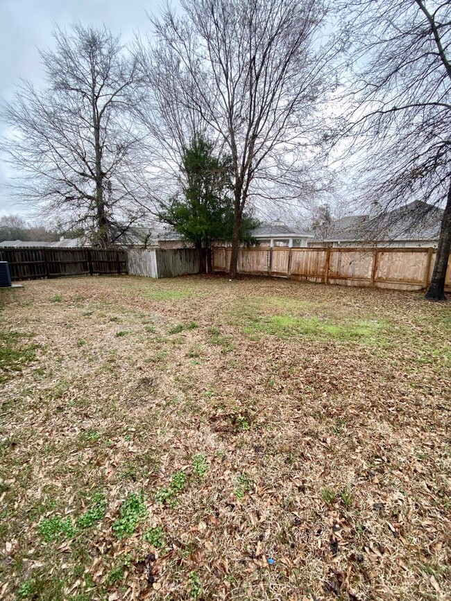 Building Photo - 3 bed, 2 bath for rent in Brandon!