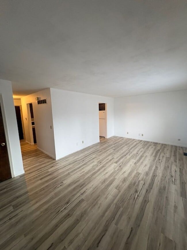 Building Photo - 737-737 E Gift Ave