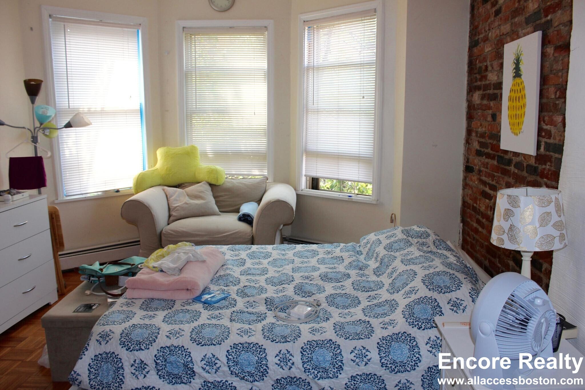 Building Photo - 40 Anderson St