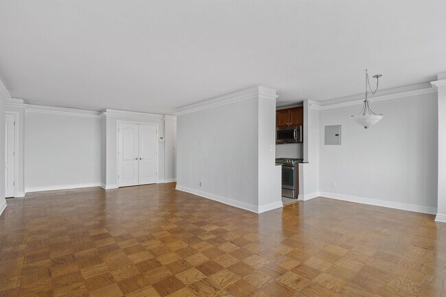 Building Photo - 500 Central Ave