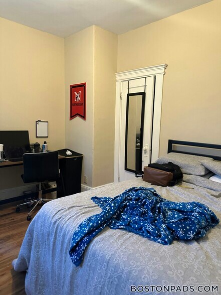 Building Photo - 38 Hemenway St