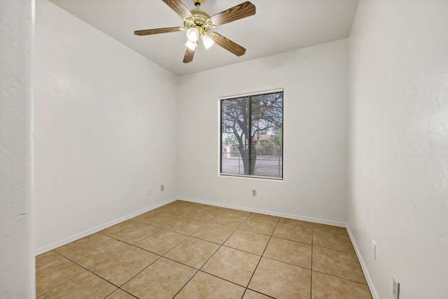 Building Photo - 4 bedroom home in Central Tucson