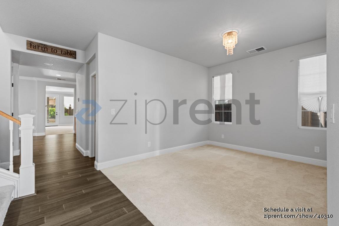 Building Photo - 2862 Safford Ave