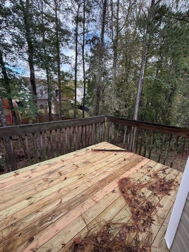 Building Photo - 4 Bedroom 3 Bath Specious Home