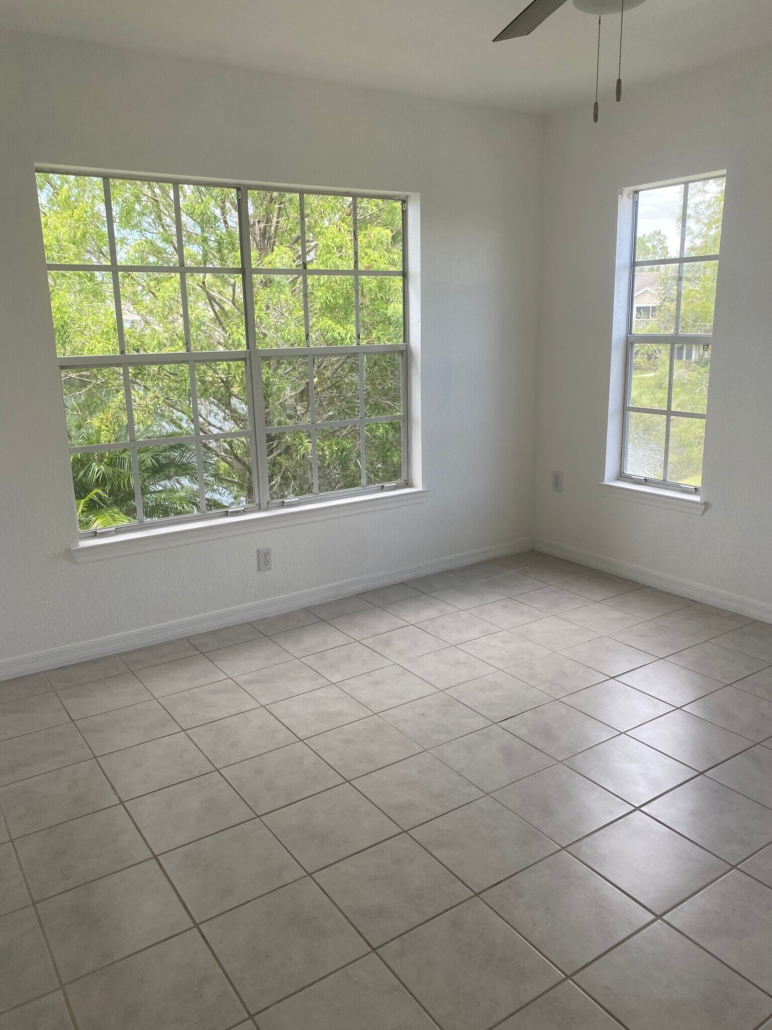 Building Photo - 8933 Manor Loop
