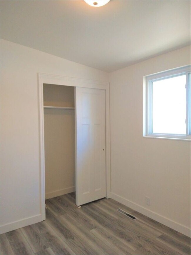 Building Photo - Coming soon!! Fresh & clean large Roy Home...