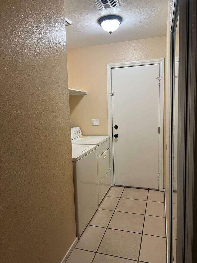 Building Photo - All Appliances