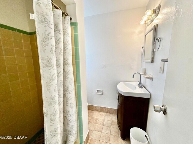 Building Photo - 3226 S Atlantic Ave