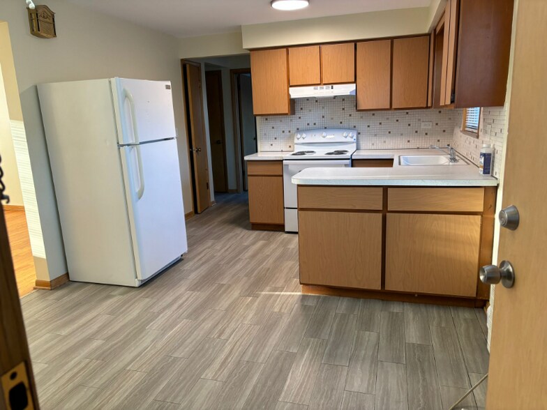 Primary Photo - 7350 W Belmont Ave