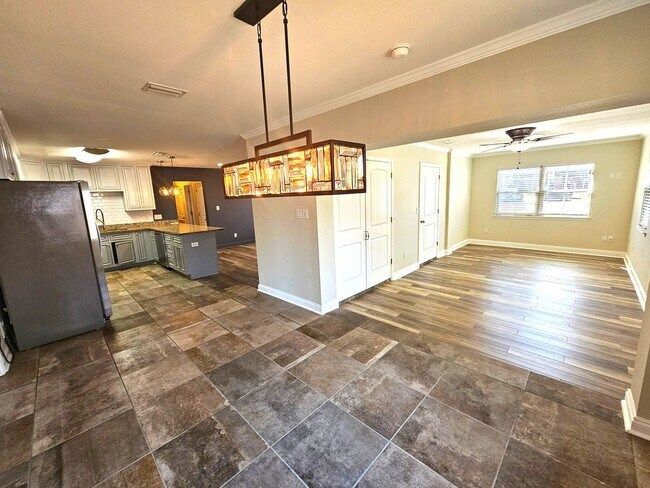 Building Photo - Exquisite 4Bed/2Ba Home in The Cove! *1/2 Off Security Deposit for Active-Duty Military!!*