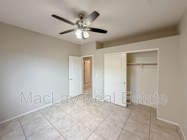 Building Photo - 203 W Cedar Dr