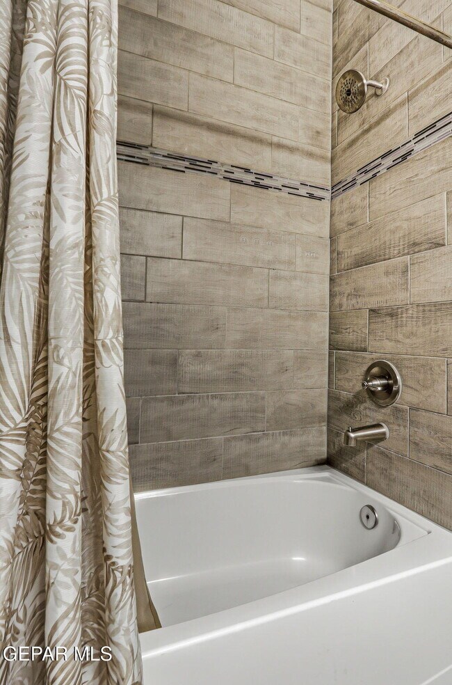 Building Photo - 13912 Loreina Luz Ave