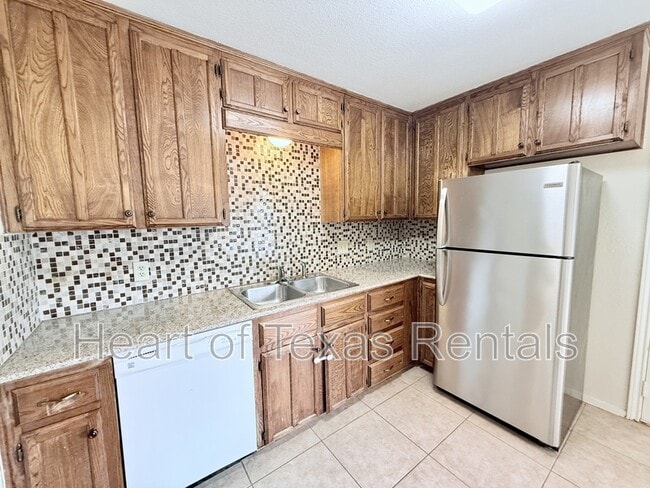 Building Photo - 2410 Comanche Trl